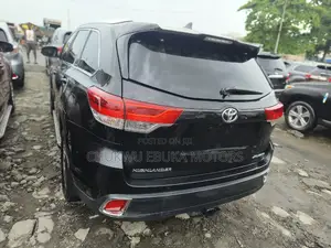 Toyota Highlander XLE 4x4 V6 (3.5L 6cyl 8A) 2017 Black