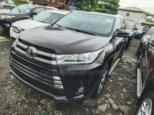 Toyota Highlander XLE 4x4 V6 (3.5L 6cyl 8A) 2017 Black