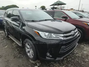Toyota Highlander XLE 4x4 V6 (3.5L 6cyl 8A) 2017 Black