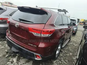 Toyota Highlander 2017 Red