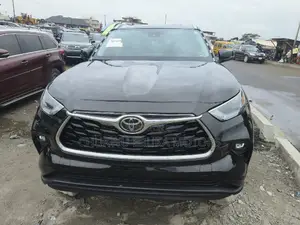 Toyota Highlander XLE 2022 Black