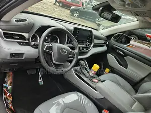 Toyota Highlander XLE 2022 Black