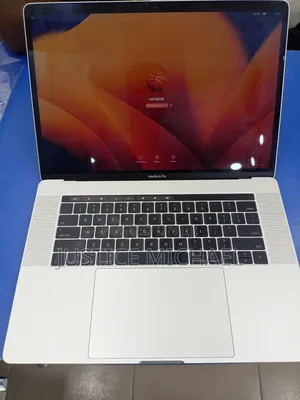 Laptop Apple MacBook Pro 2017 16GB Intel Core I7 SSD 256GB