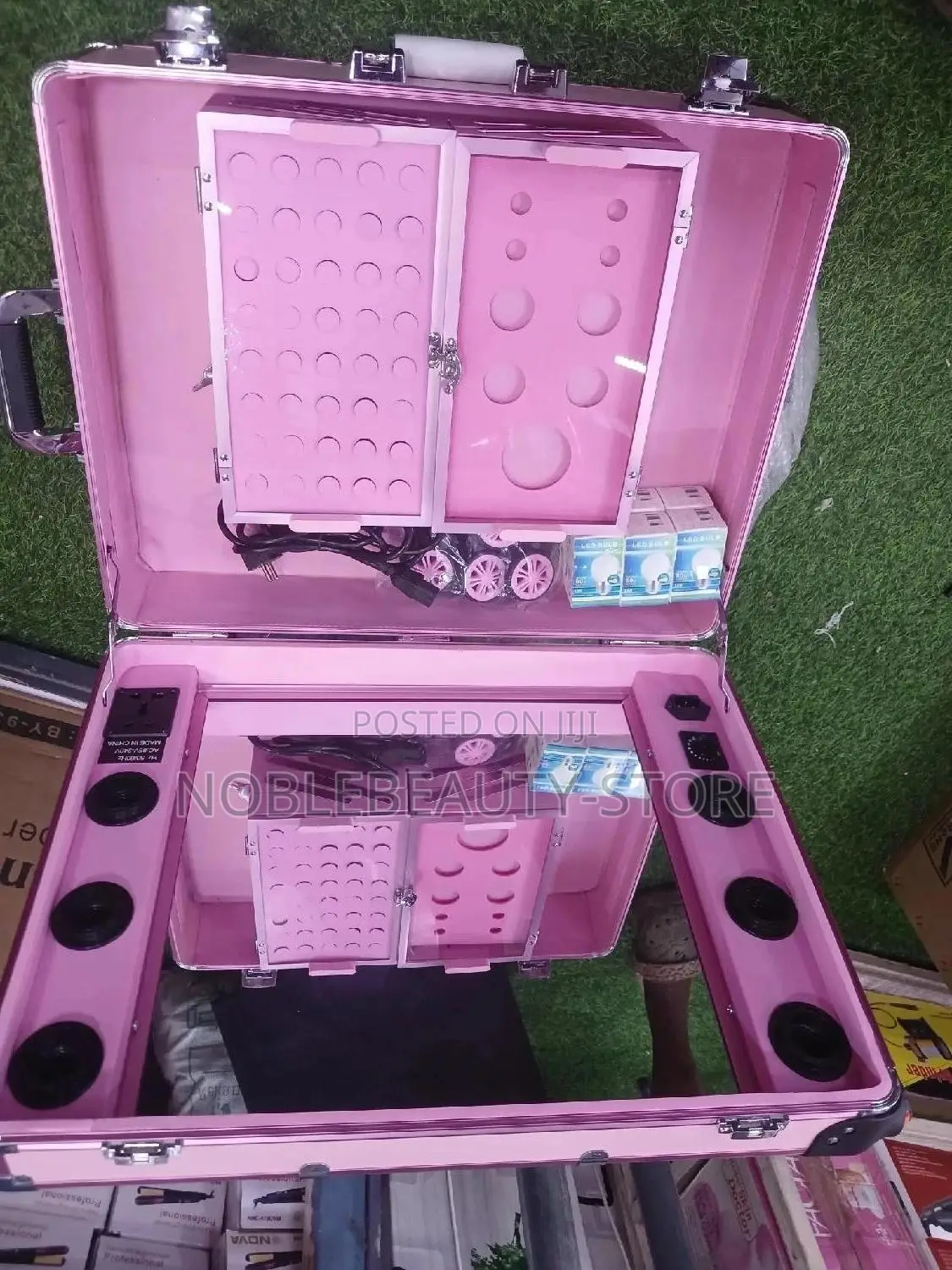 Makeu Box Stand(Studio Box)