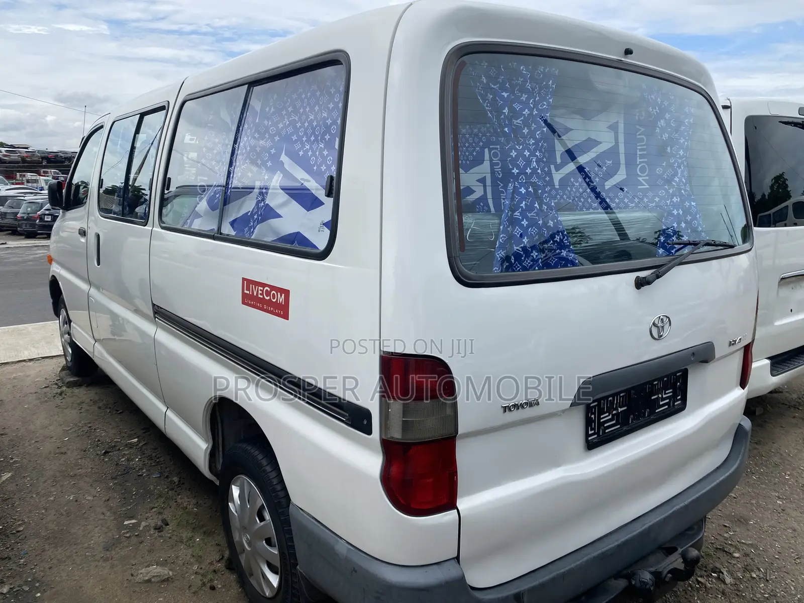 Toyota HiAce 2005 White