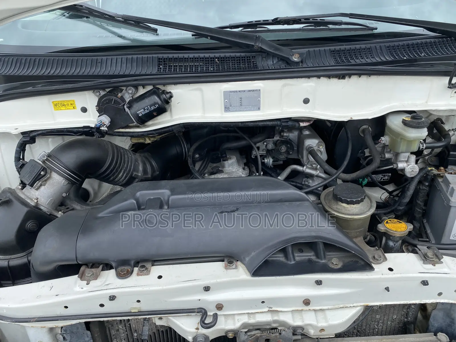 Toyota HiAce 2005 White