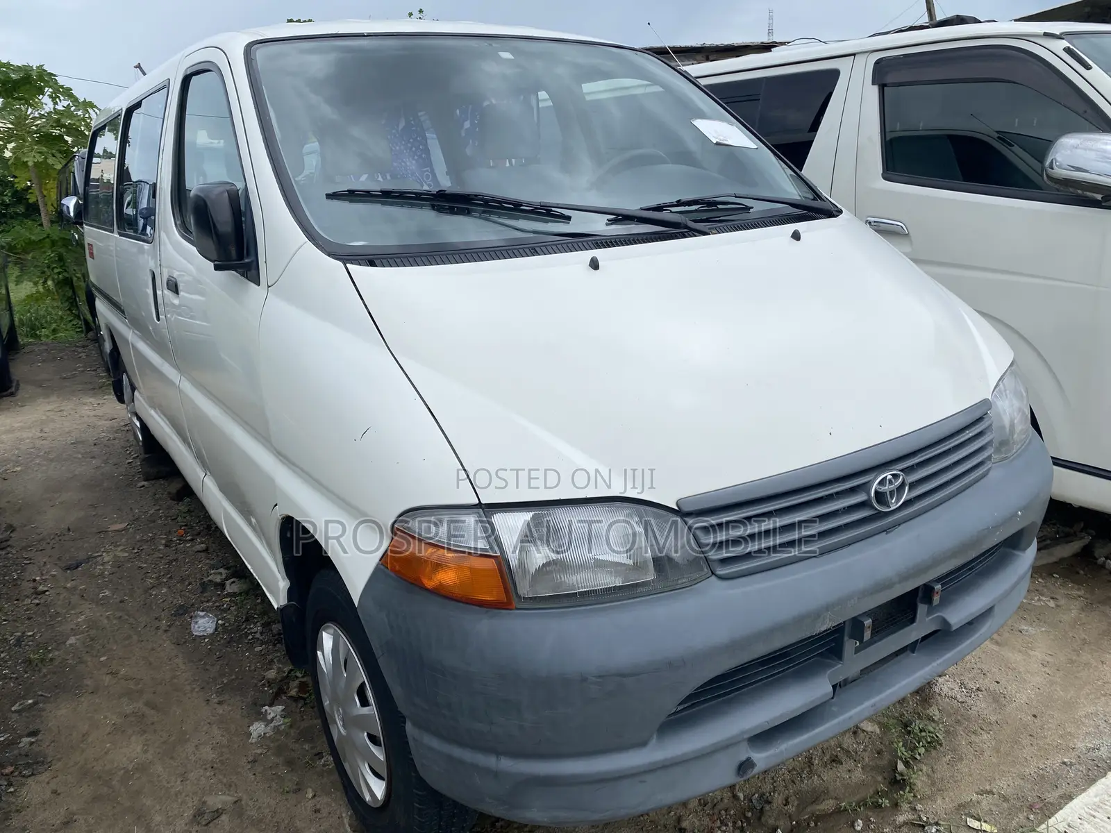Toyota HiAce 2005 White