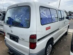 Toyota HiAce 2005 White