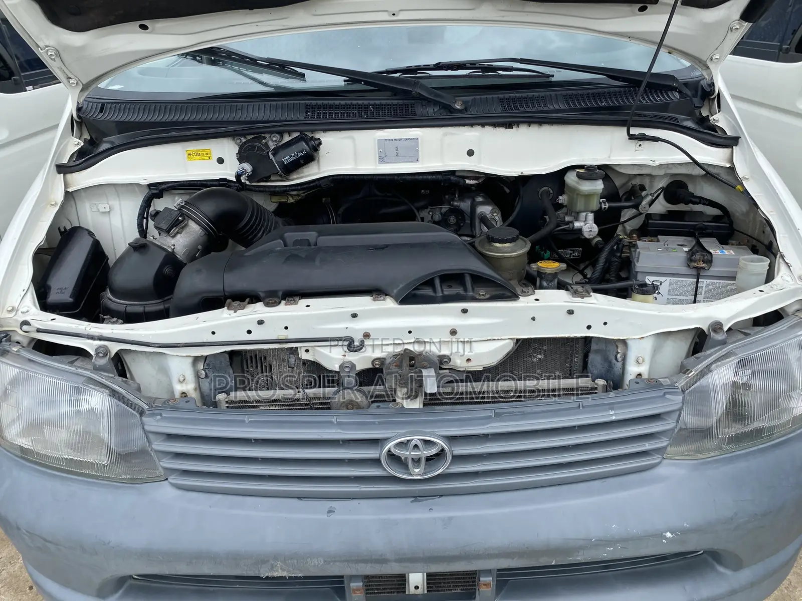 Toyota HiAce 2005 White