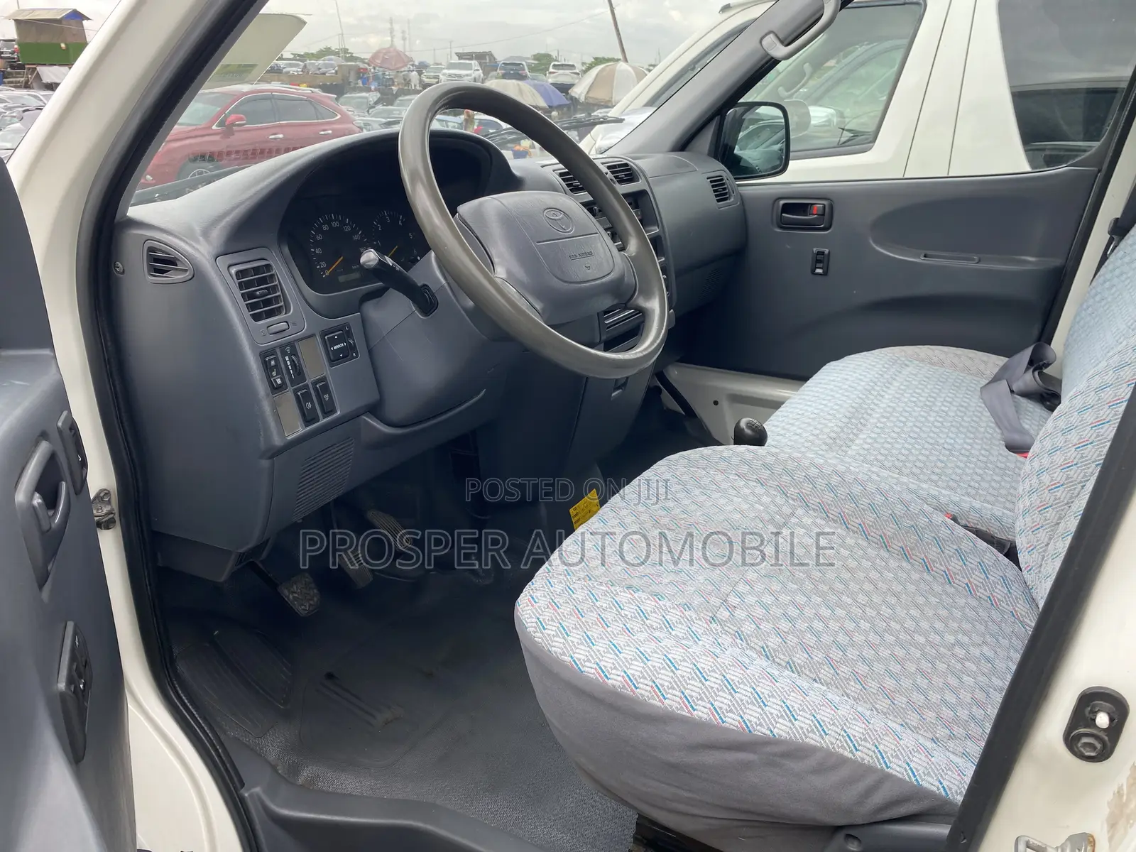 Toyota HiAce 2005 White