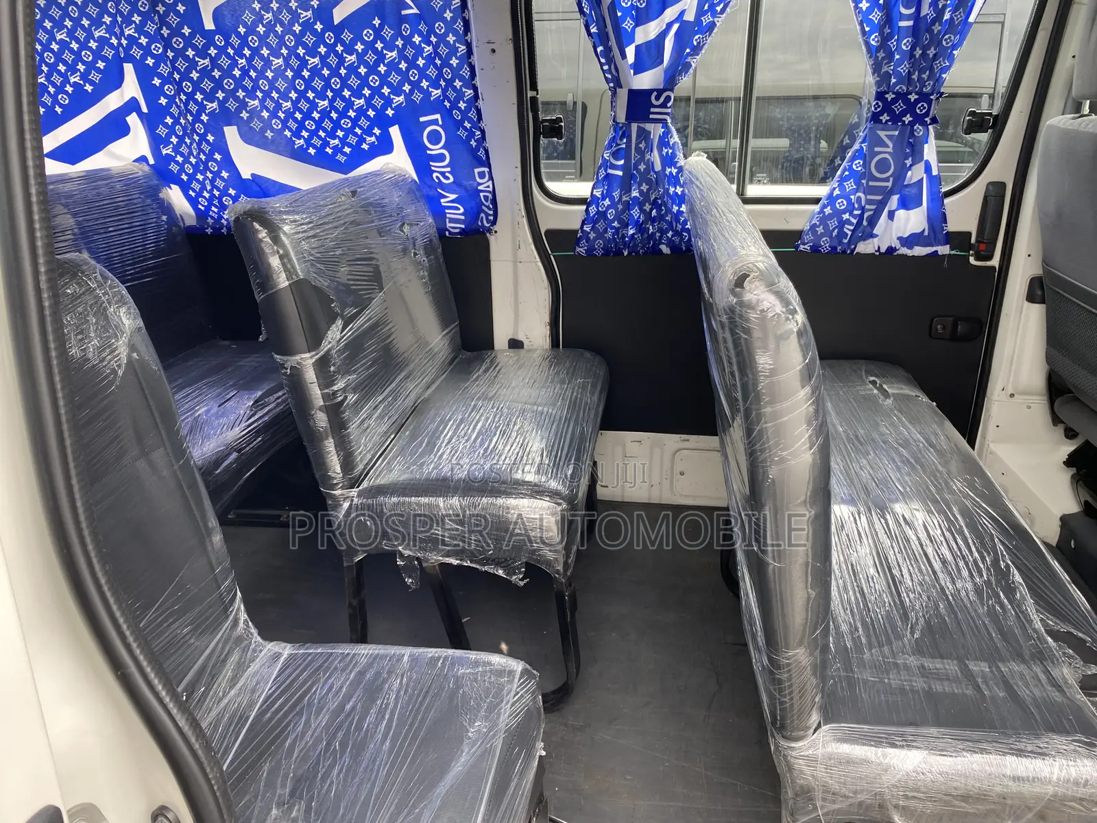 Toyota HiAce 2005 White
