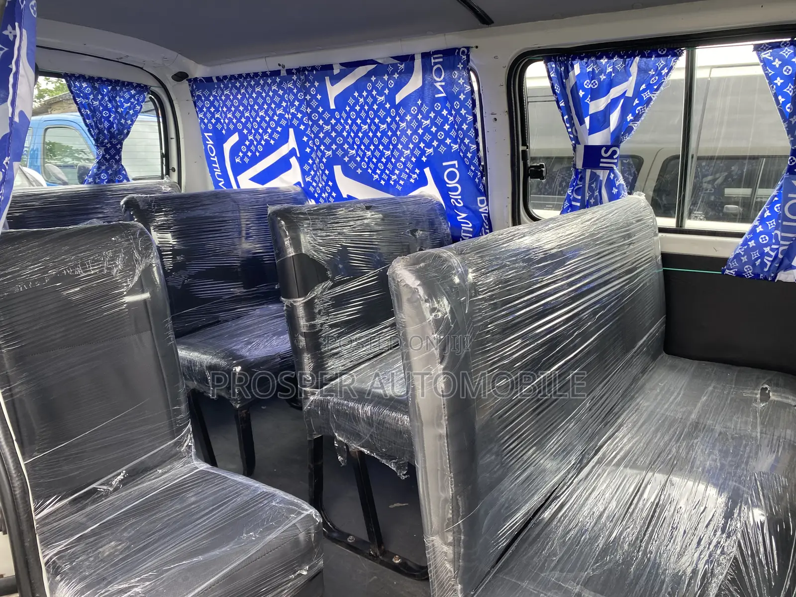 Toyota HiAce 2005 White