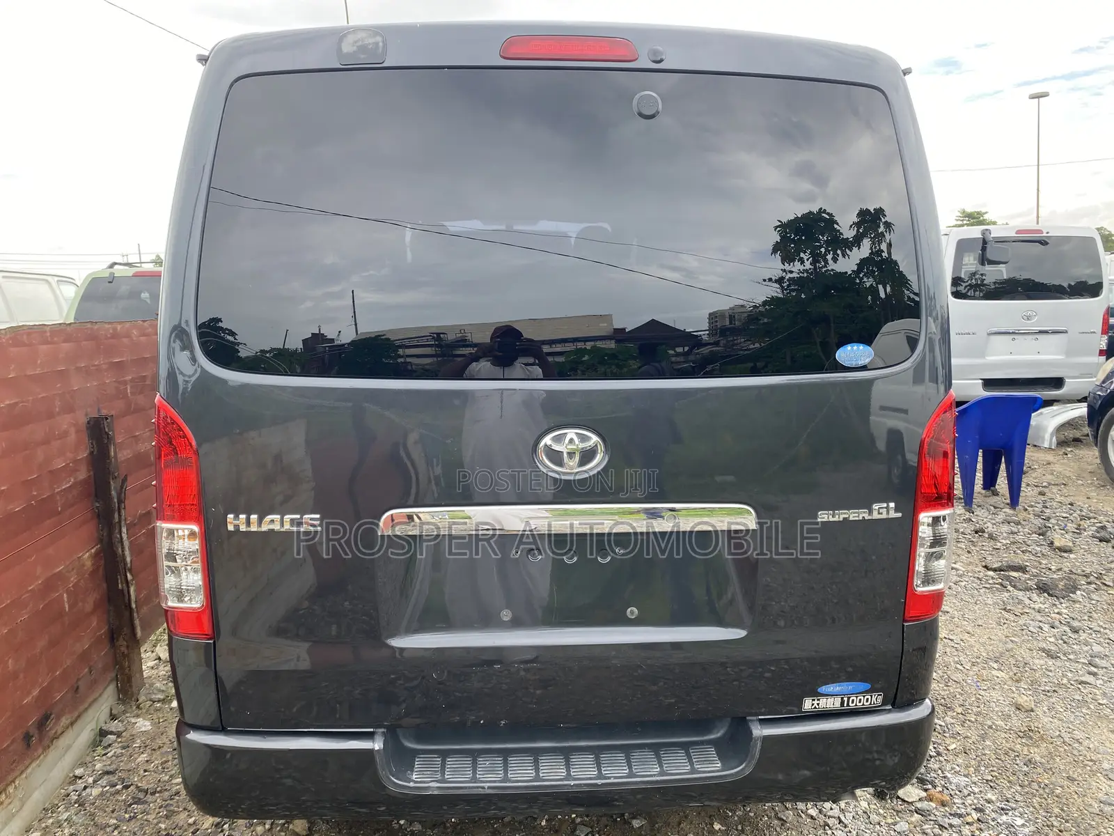 Toyota HiAce 2011 Black