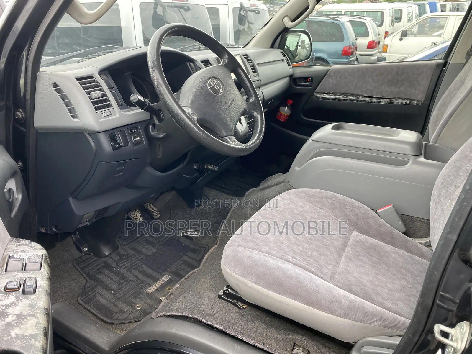 Toyota HiAce 2011 Black