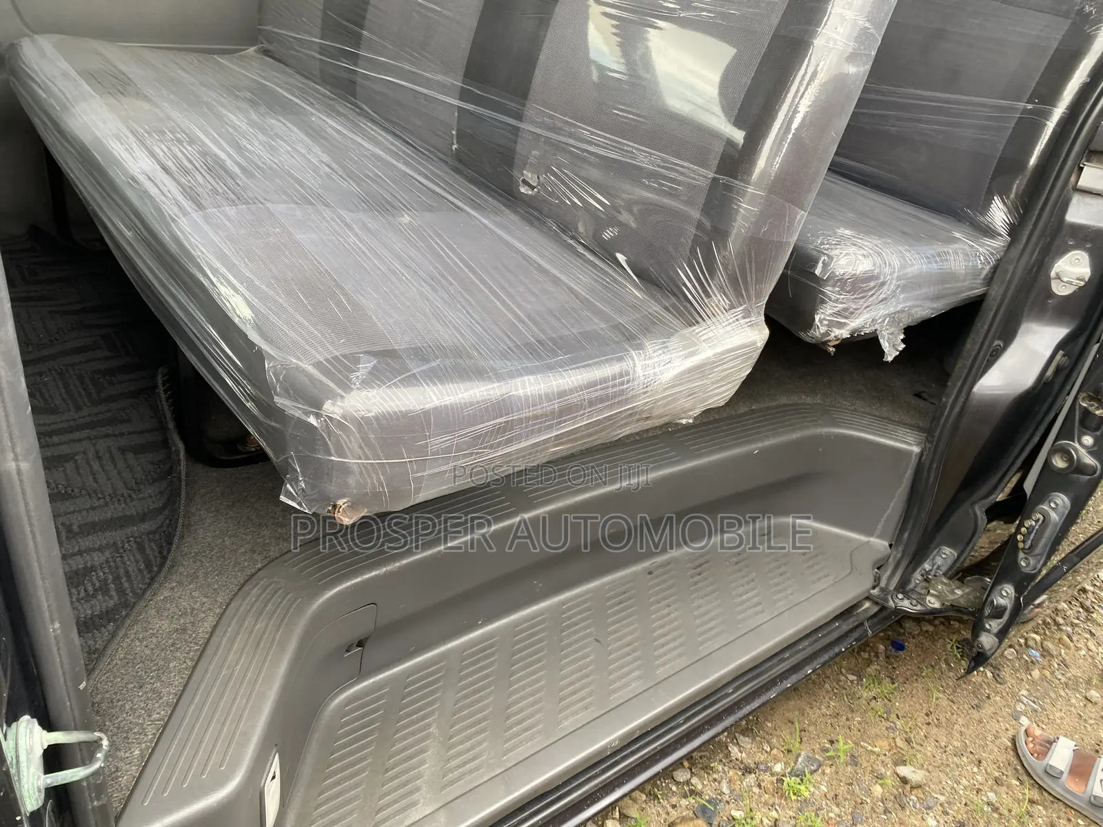 Toyota HiAce 2011 Black