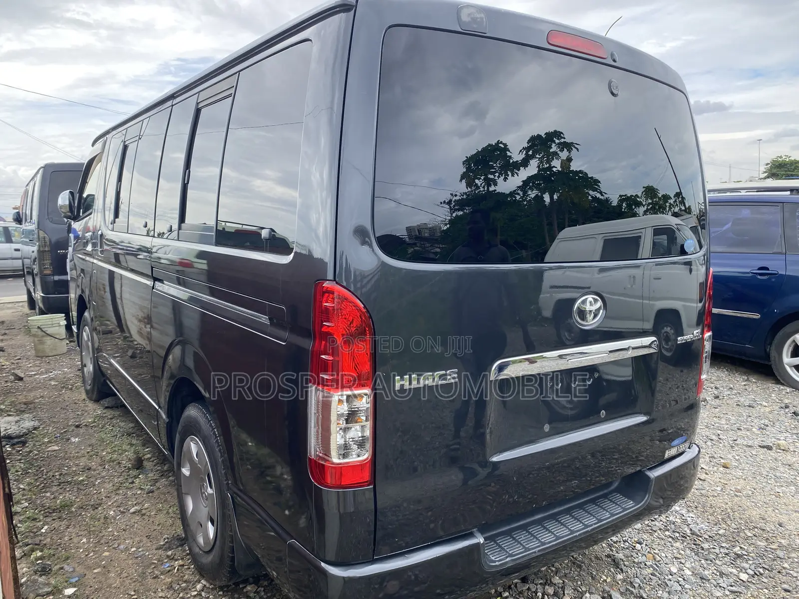 Toyota HiAce 2011 Black
