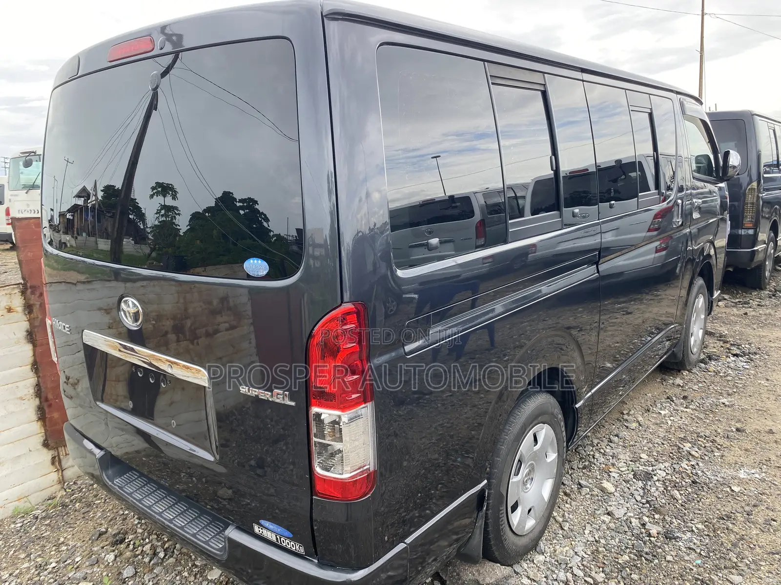 Toyota HiAce 2011 Black
