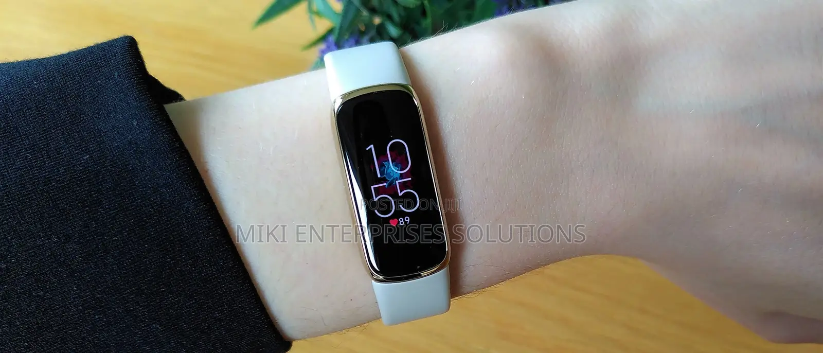Fitbit Fitbit Luxe Fitness Wellness Tracker