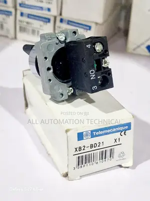 Telemecanique Xb2-Bd21 Select9r Switch