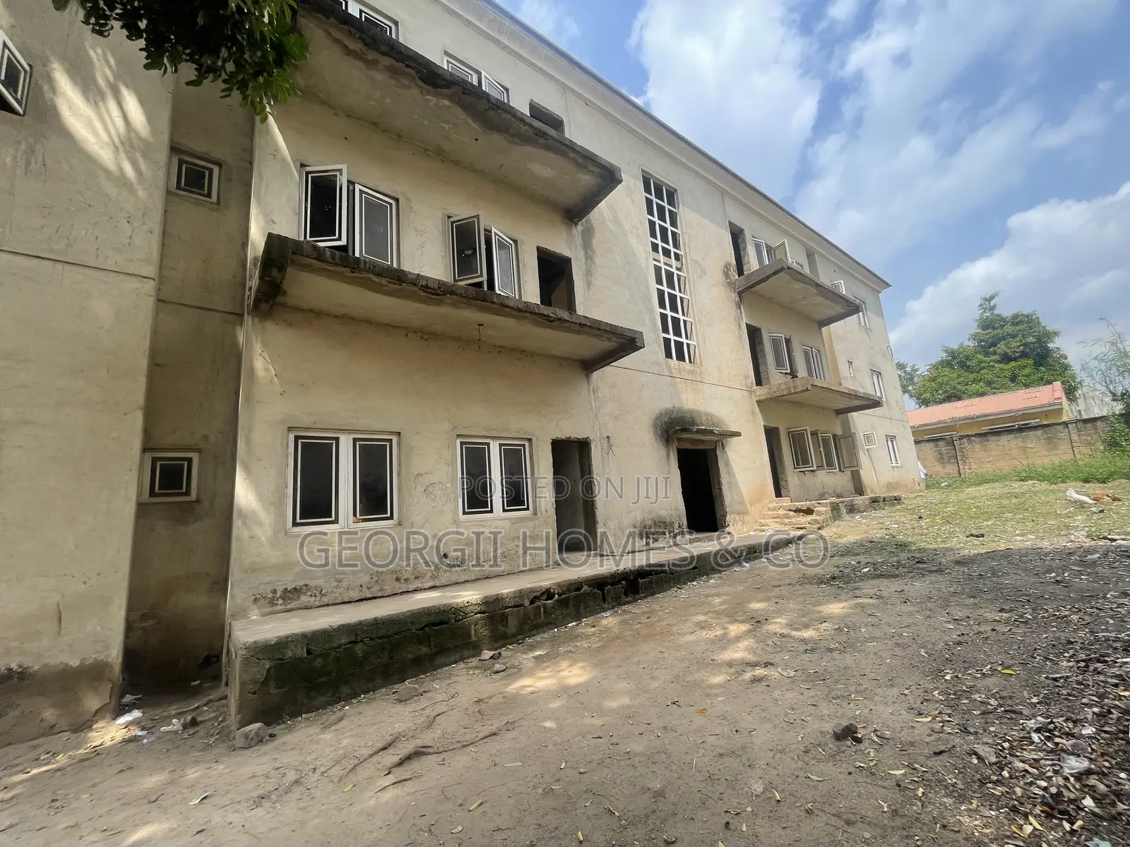 3bdrm Block of Flats in Mabushi for sale