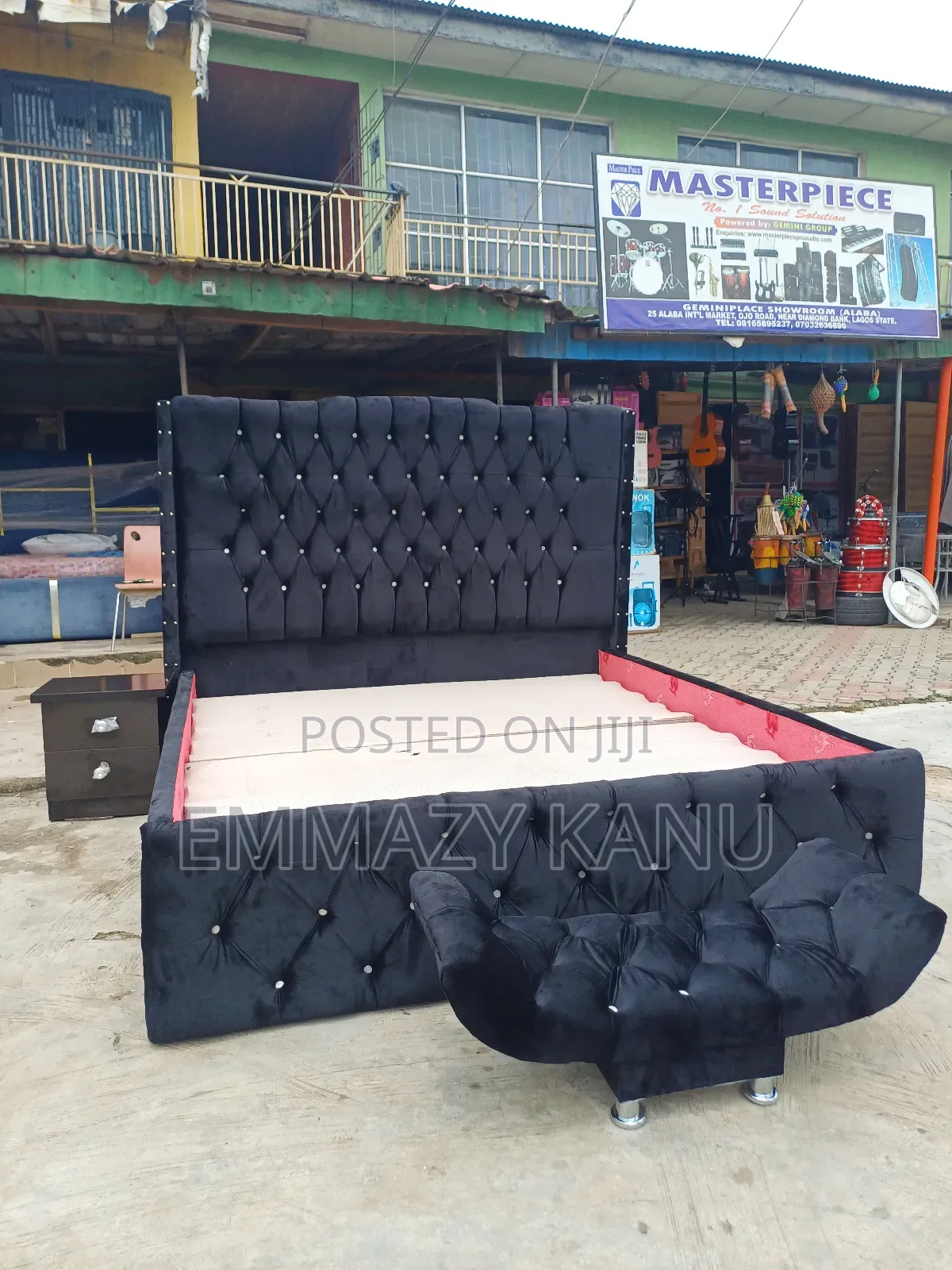 6x6 Bedframe With Footrest and One Side Drawer