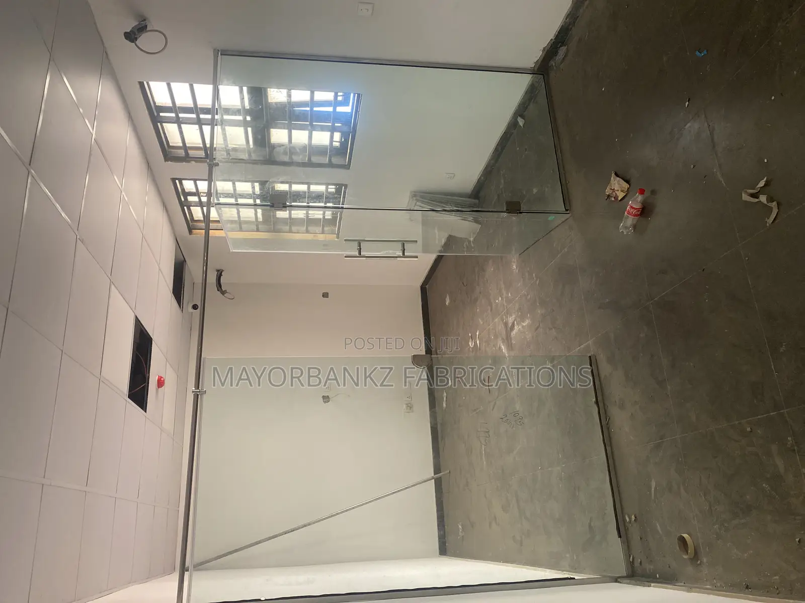 Frameless Partition