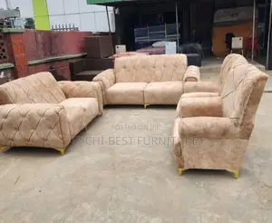 Full Set of Standard Upholstery Tufted Sofa With Accent Chairs