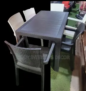 6 Seaters Plastic Restaurant Table Set