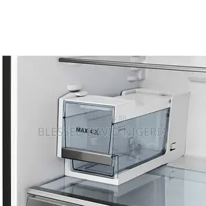 Hisense 565DRI 535L Top Freezer Refrigerator