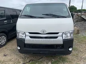 Toyota HiAce 2012 White