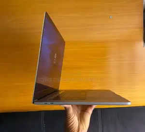 Laptop Apple MacBook Pro 2017 16GB Intel Core i7 SSD 512GB