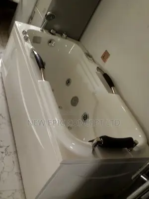 Small Single Jacuzzi With Radio