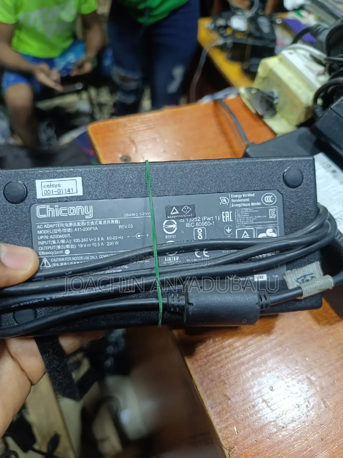 MSI 200W Laptop Charger Adapter 19V = 10.5A
