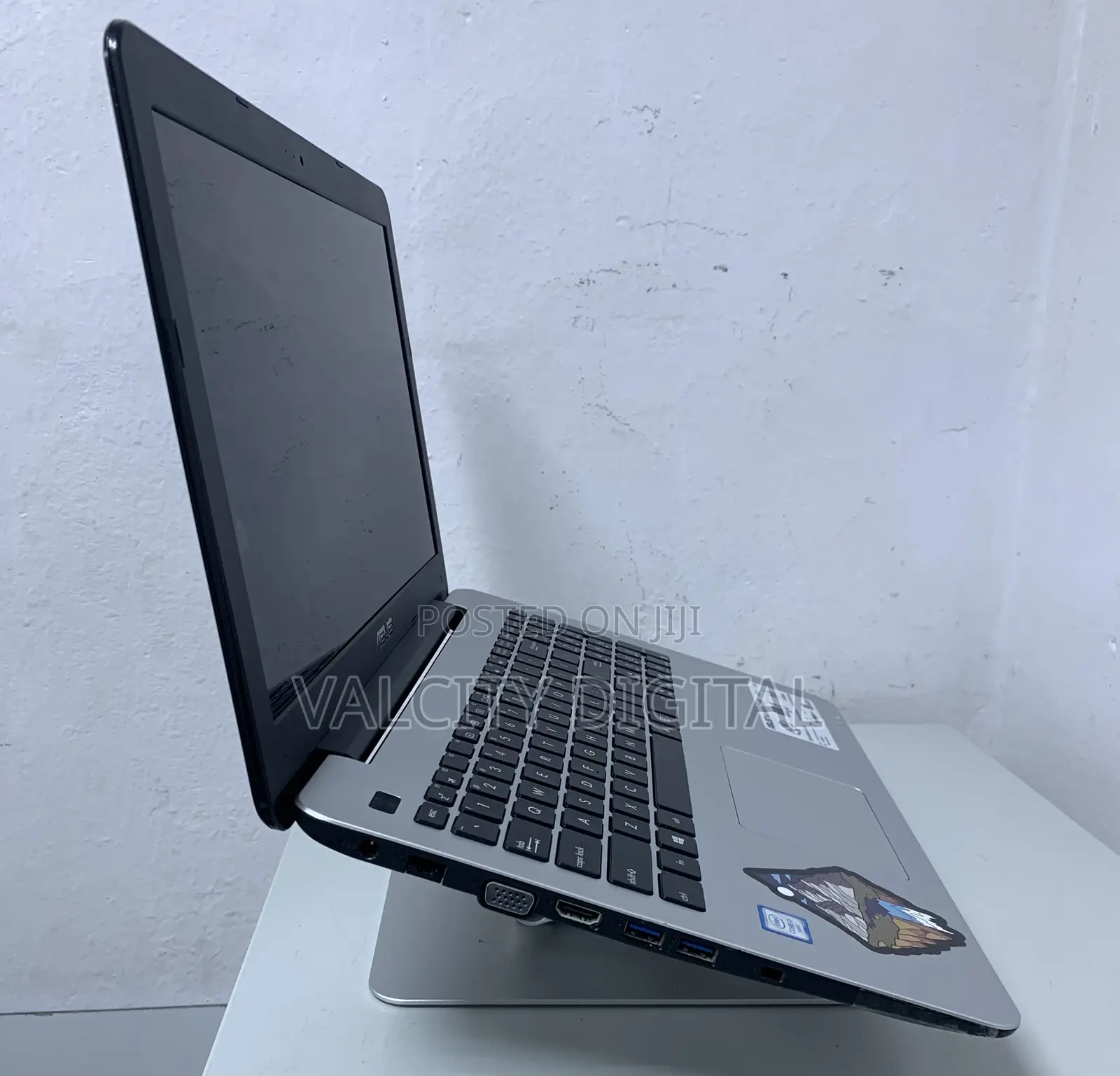 Laptop Asus X555LA 8GB Intel Core I7 HDD 1T