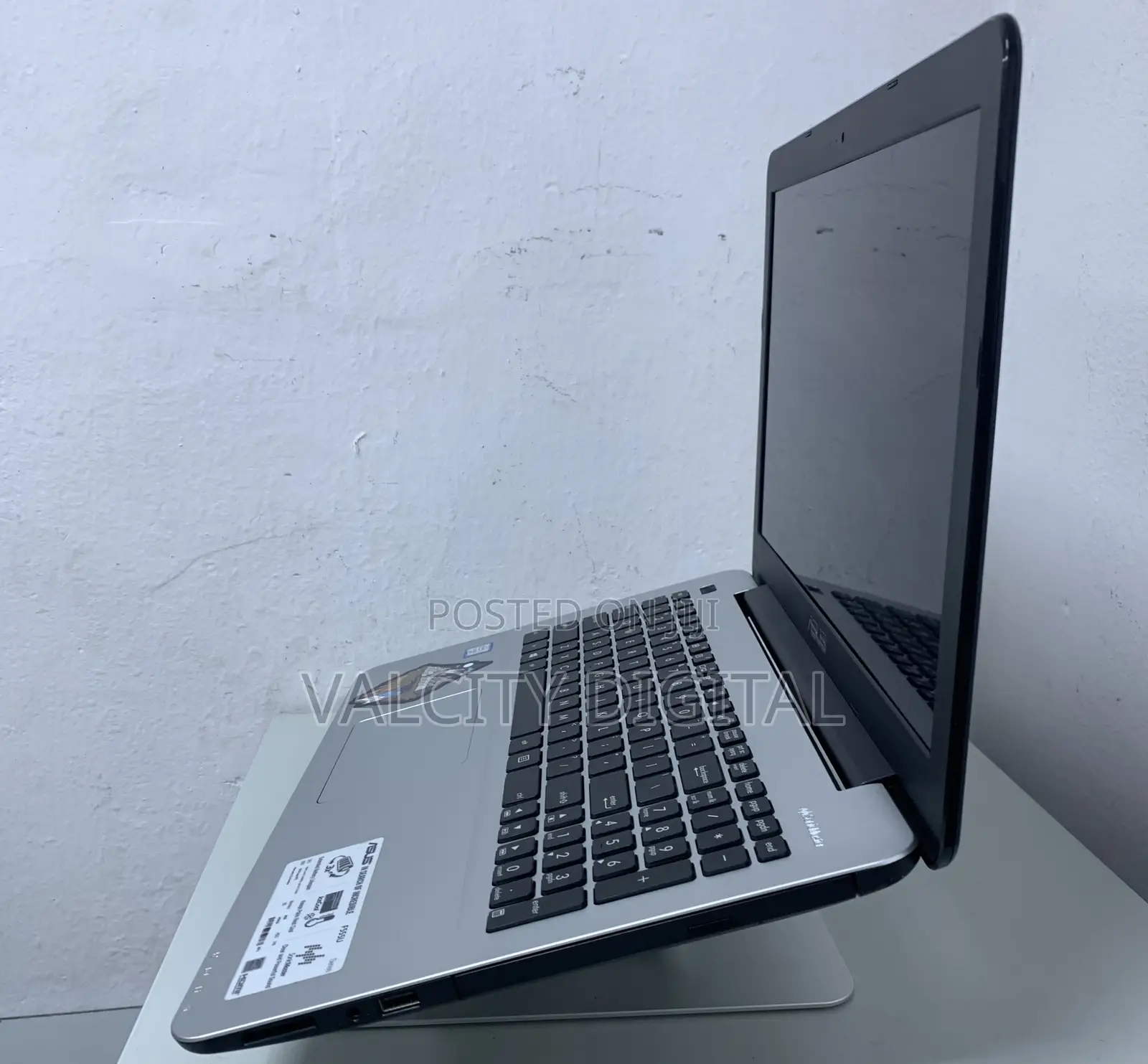 Laptop Asus X555LA 8GB Intel Core I7 HDD 1T