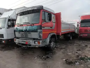 Mercedes Benz Actros 1324 10tons 2009 Red
