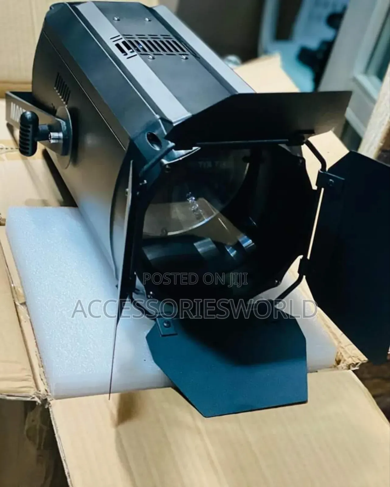 200w LED Fresnel Spotlight