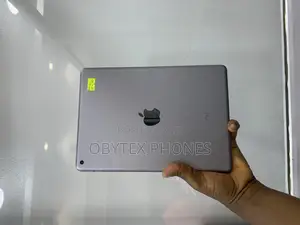 Apple iPad 5 (2022) 32 GB Gray