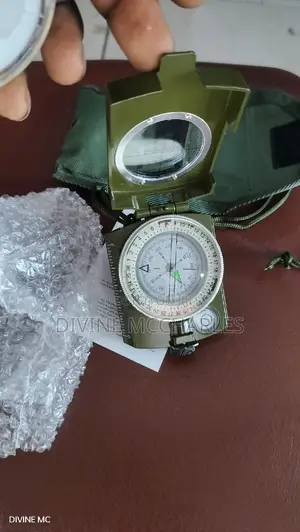 Lenstatic Compass Detector