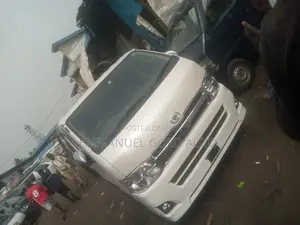 Toyota HiAce 2005 White
