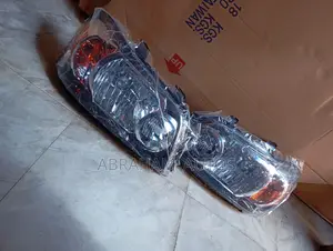 Set Headlamp for Toyota Highlander 2005 Available as Seen