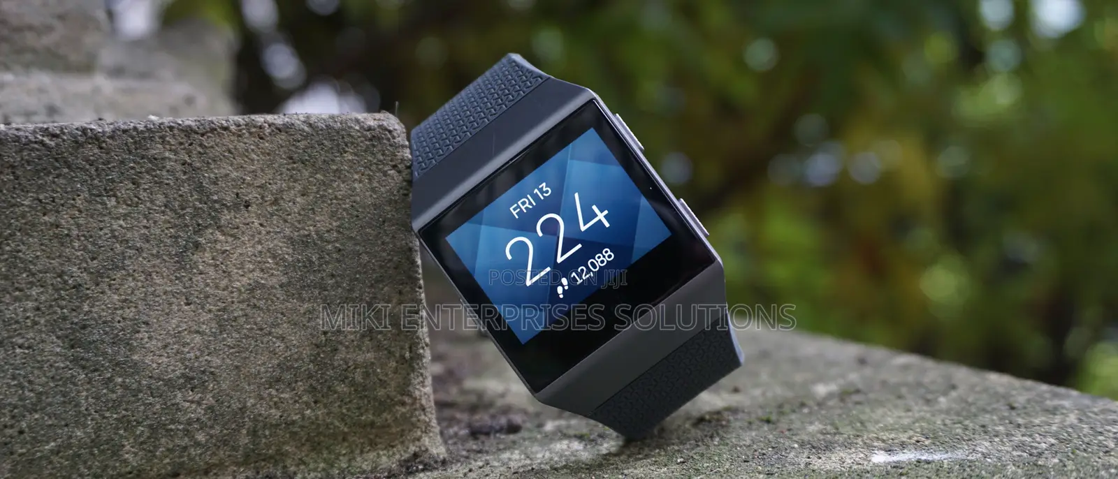 Fitbit Ionic Smartwatch in Charcoal
