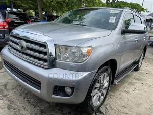 Toyota Sequoia 2013 Silver