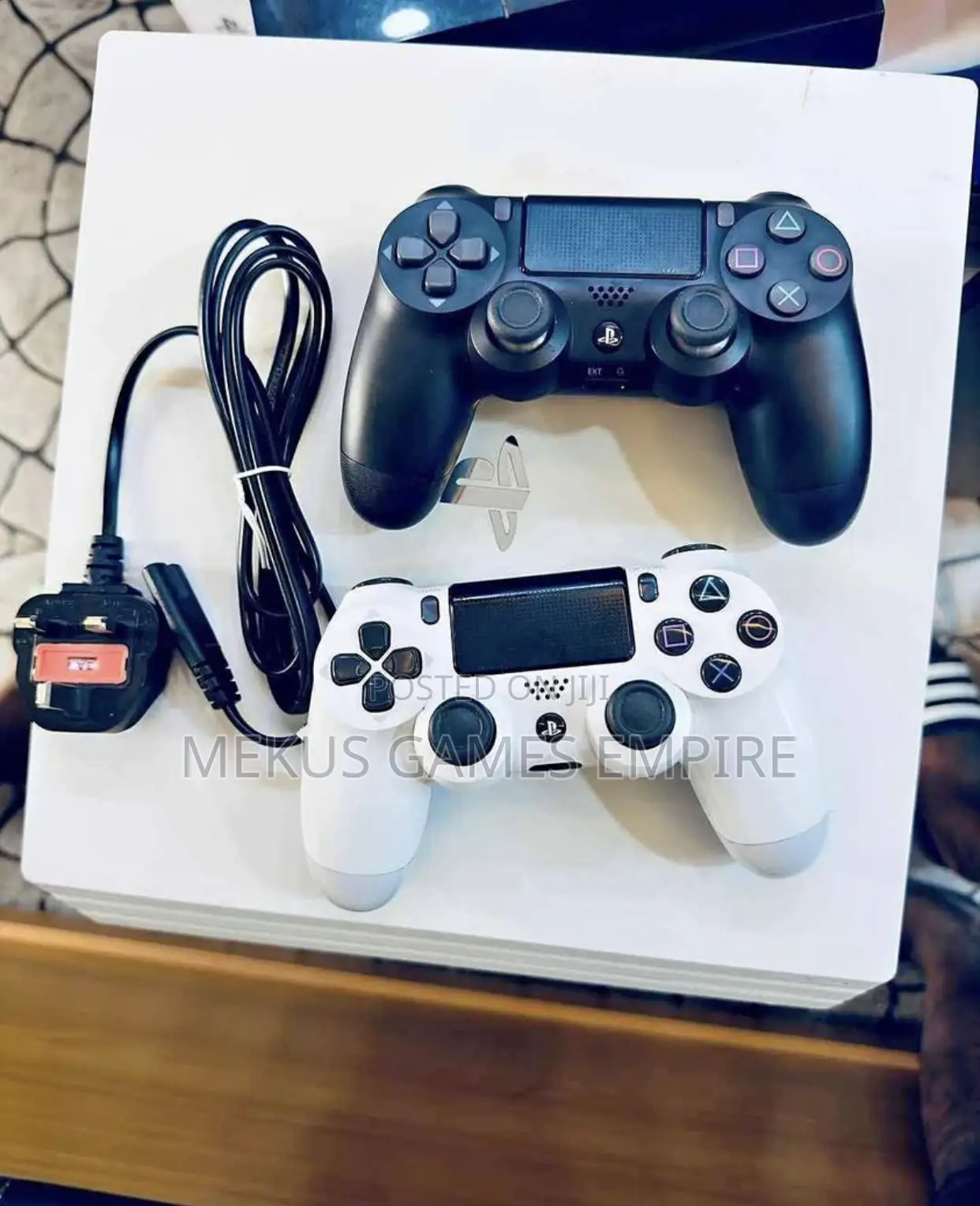 White Ps4 Slim Console + Extra Controller