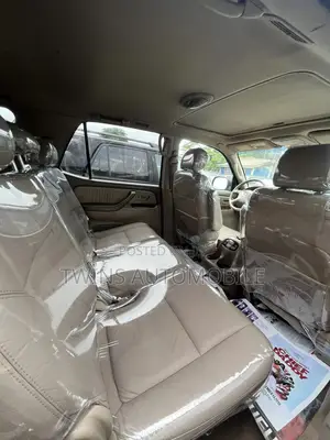 Toyota Sequoia 2004 Green