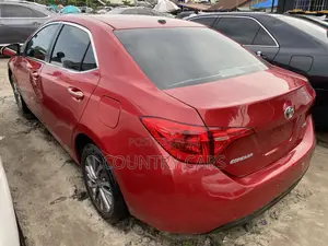 Toyota Corolla XLE (1.8L 4cyl 2A) 2018 Red