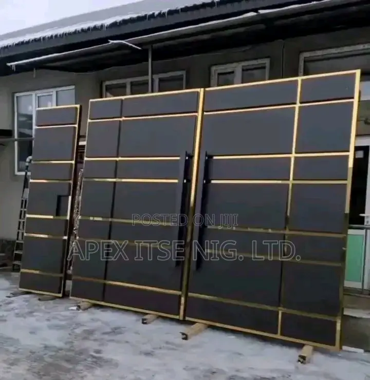 Executive Opening Gold/Black Pan Gate