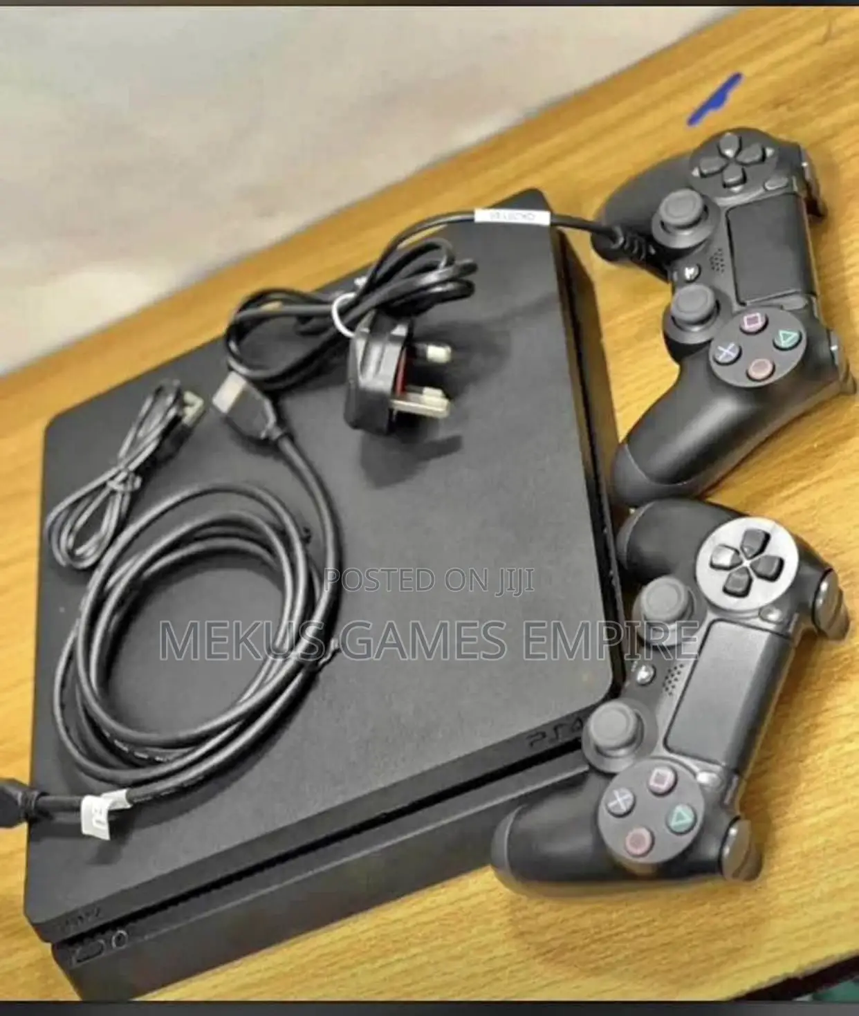 Ps4 Slim + Extra Controller