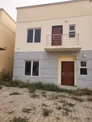 4bdrm Duplex in Brains And Hammers for rent