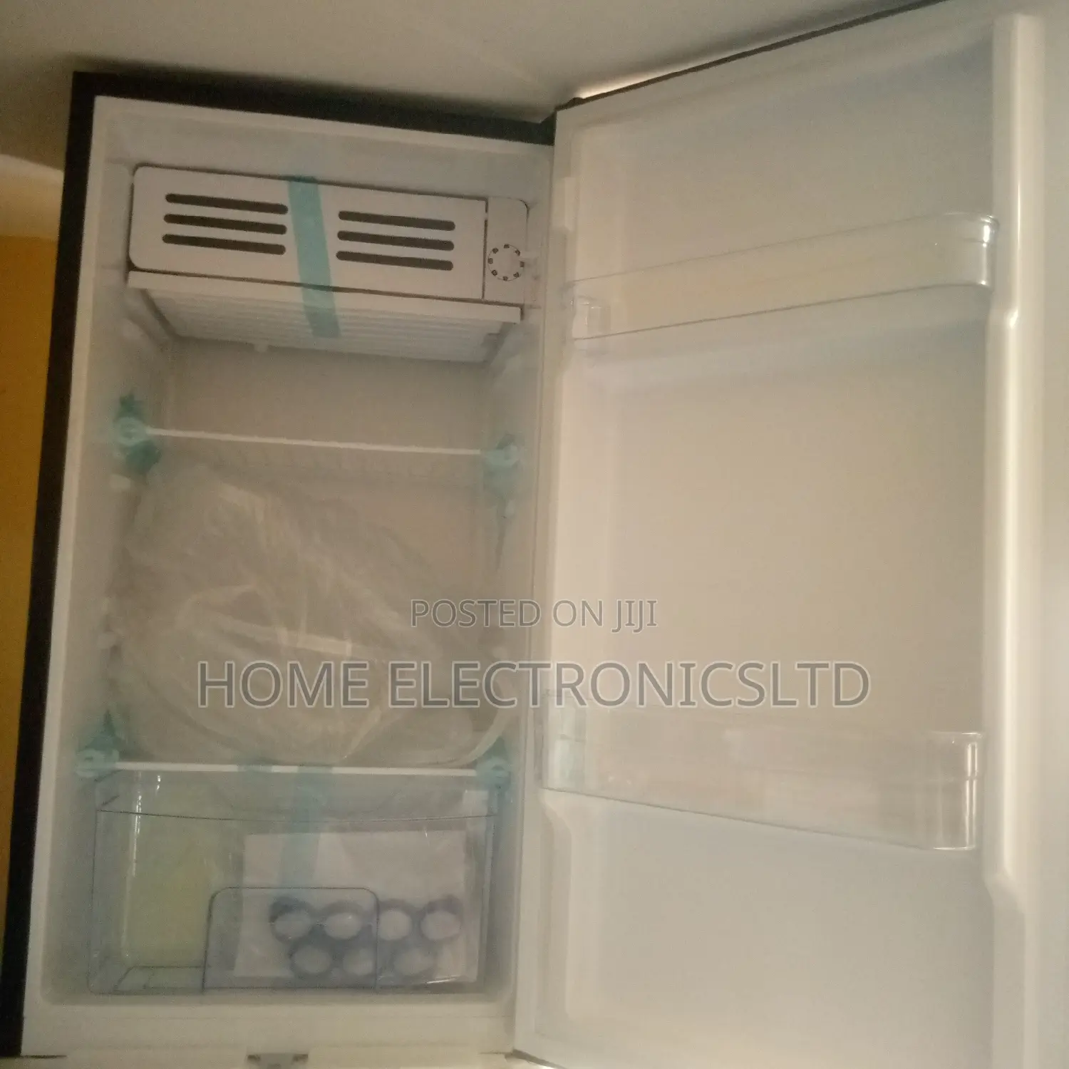 Royal Table Top Fridge 105 Liters